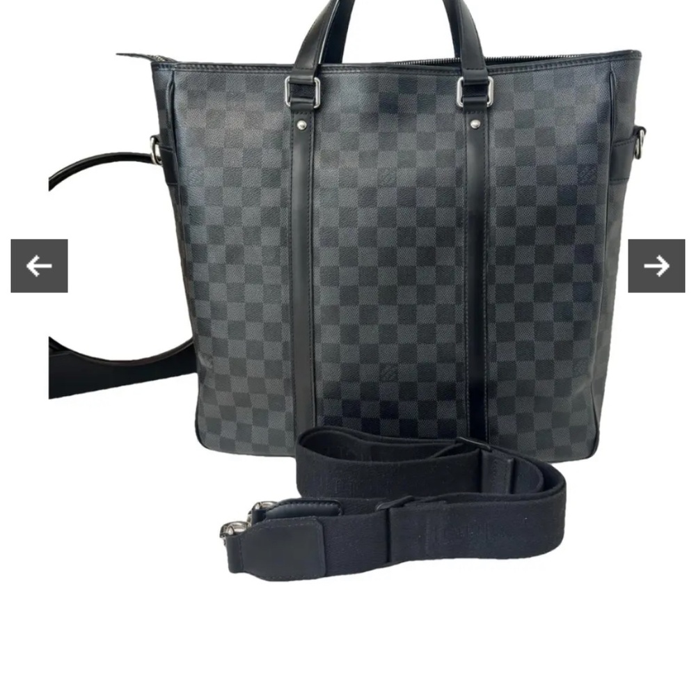 Louis Vuitton  lack and gray leather bag